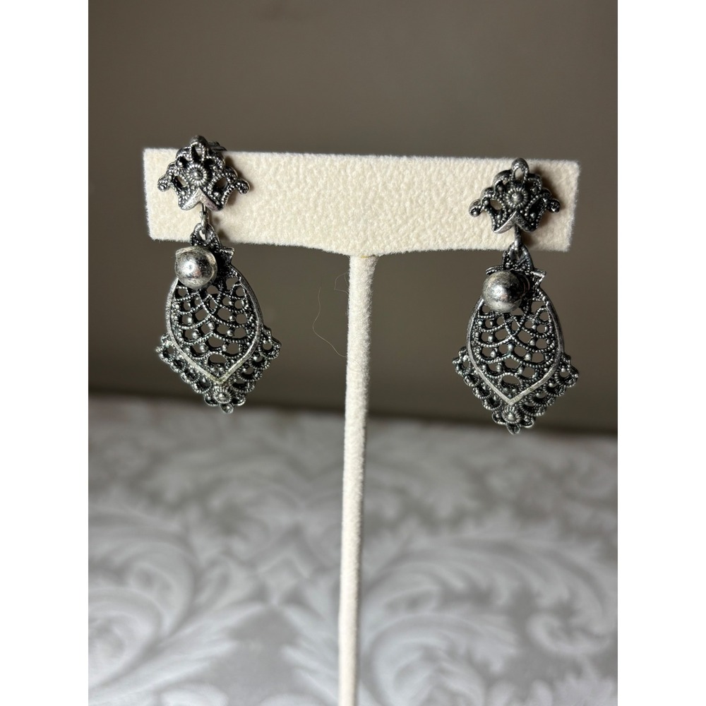 Celebrity Vintage Silver Tone Filigree Openwork Drop Clip On Earrings